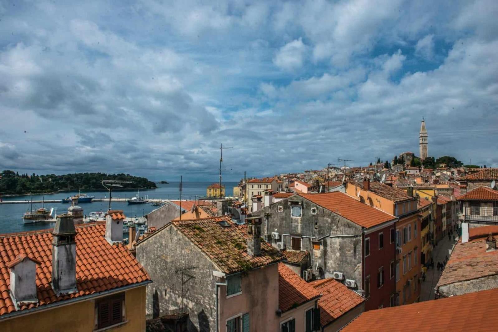 Beautiful Sunsets Over The Roofs Of Rovinj Exterior foto